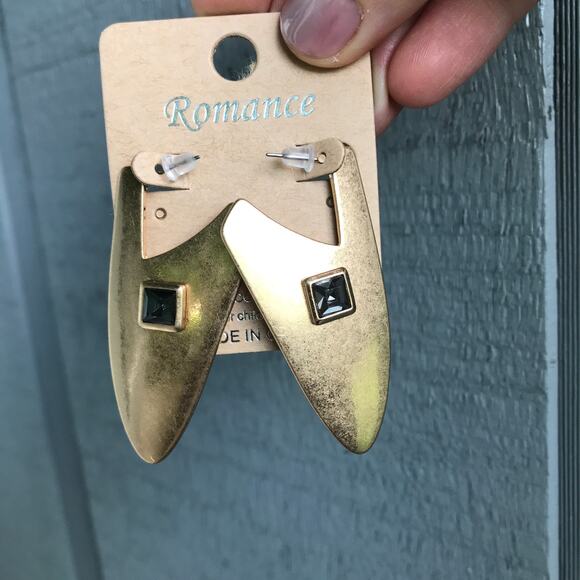 NEW Romance Matte Gold Tone oblong mod chevron-style semi-hoop earrings - Picture 7 of 14